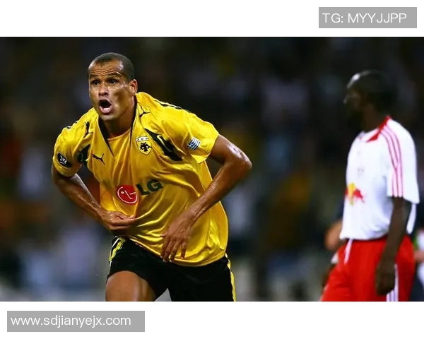 从普通球员到足球明星的华丽转身与转会叠加之路